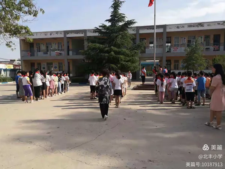 安丰乡渔洋小学举行升旗仪式